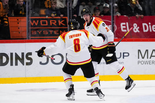 Brynäs Bobby Trivigno och Axel Andersson jublar