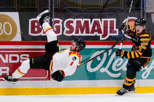 Brynäs Bobby Trivigno och Skellefteås Axel Sandin Pellikka