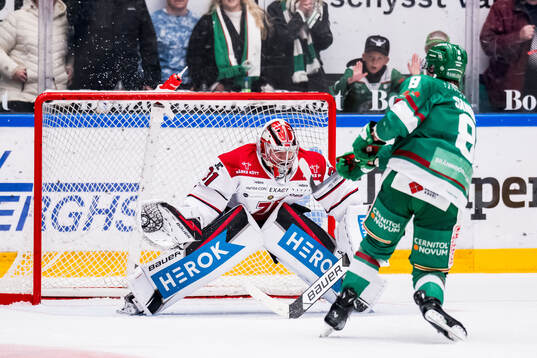 Örebros målvakt Jonas Arntzen och Rögles Linus Sandin