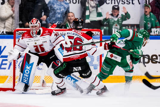 Örebros Robin Norell och Rögles Josh Dickinson