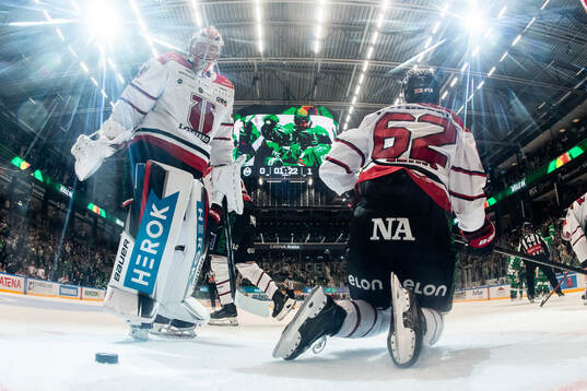 Örebros målvakt Jonas Arntzen och Robert Leino deppar