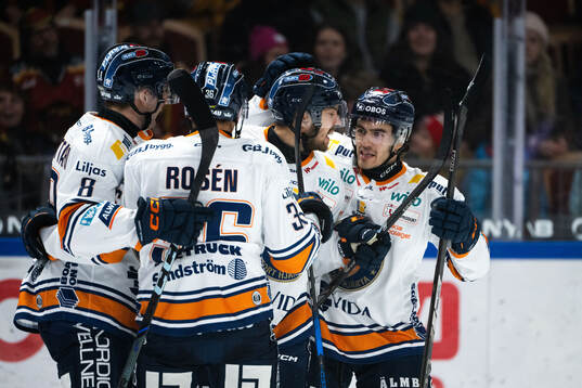 Växjös Manuel Ågren jublar med lagkamrater