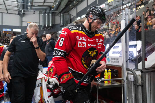 Luleås Anton Levtchi lämnar skadad