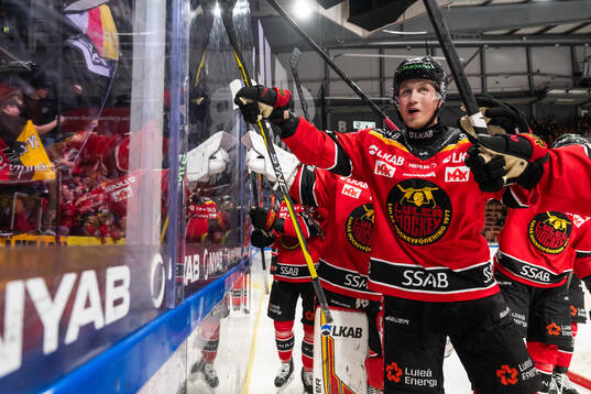 Luleås Jonas Berglund jublar