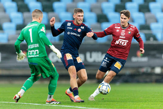 Sandvikens IFs målvakt Felix Jakobsson och Emil Engqvist