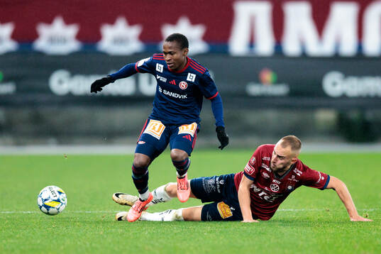 Sandvikens IFs John Thomas Kamara och Örgrytes Amel Mujanic