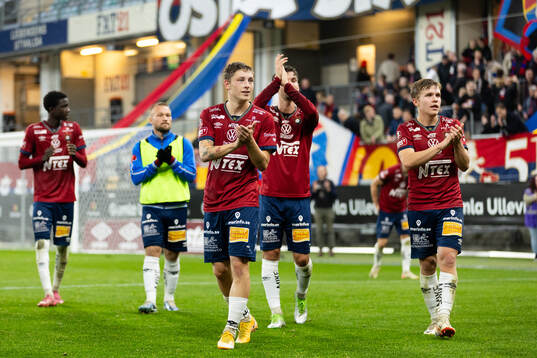 Örgrytes Anton Andreasson och Isak Dahlqvist tackar
