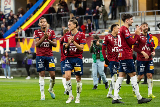Örgrytes Mikael Dyrestam och Charlie Vindehall  tackar