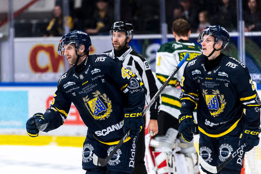 Södertäljes Sebastian Dyk och Södertäljes Egor Polin