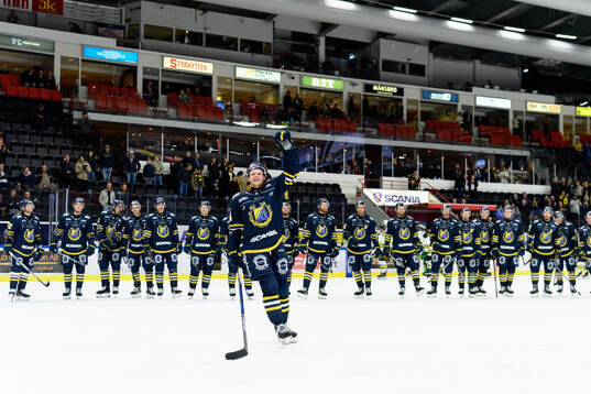 Södertäljes Carter Souch jublar