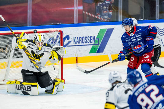 Västerås målvakt Rasmus Korhonen och Oskarshamns Evan
