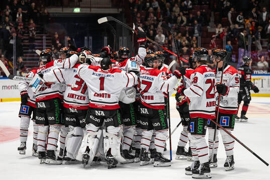 Örebros spelare jublar