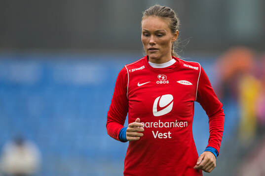 Ingrid Østervold Stenevik of Brann warms up