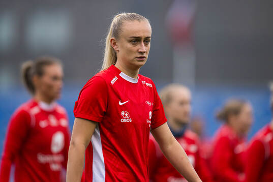 Lauren Alison Davidson of Brann warms up