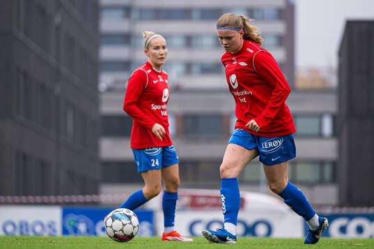 Signe Gaupset of Brann warms up