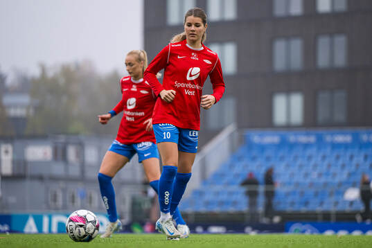 Andrine Stolsmo Hegerberg of Brann warms up