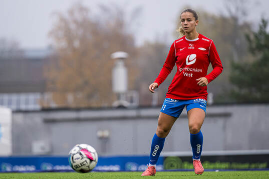 Johanna Anna Maria Renmark of Brann warms up