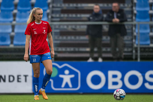 Lauren Alison Davidson of Brann warms up