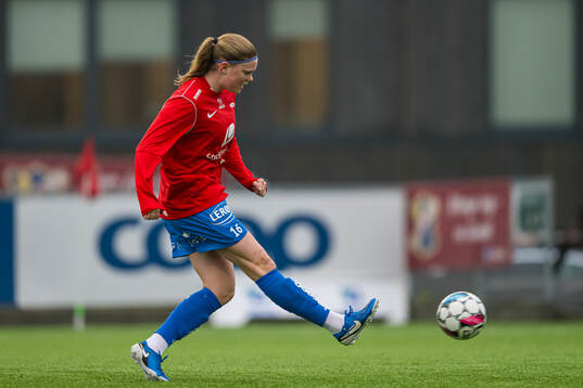 Signe Gaupset of Brann warms up