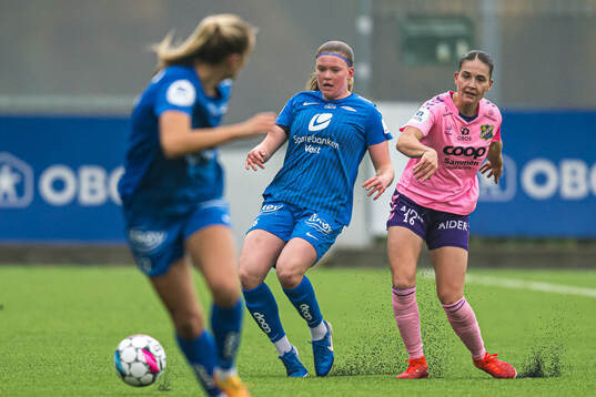 Signe Gaupset of Brann and Naina Maria Inauen of Lyn