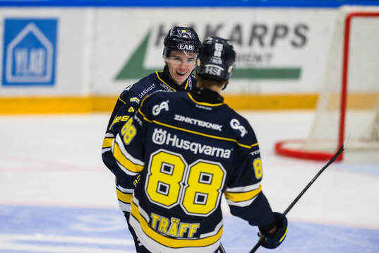HV71s Wilhelm Hallquisth jublar