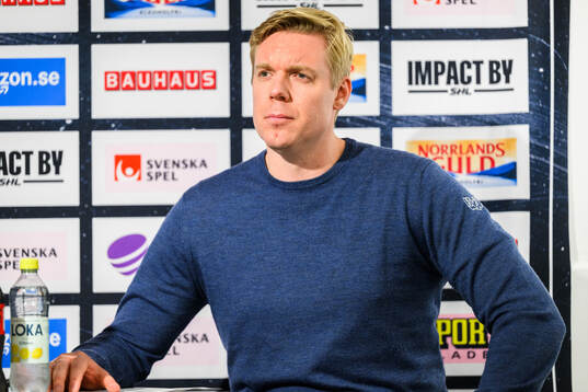 HV71s  tränare Anton Blomqvist