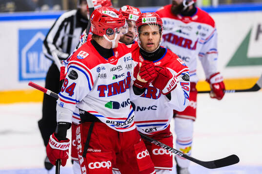 Timrås Sebastian Hartmann jublar