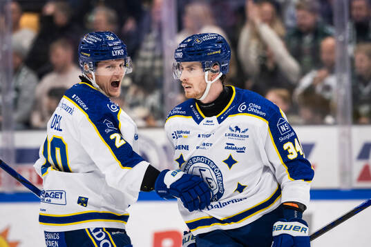 Leksands Axel Rindell och Peter Cehlarik jublar