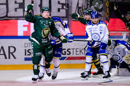 Färjestads Oskar Steen jublar