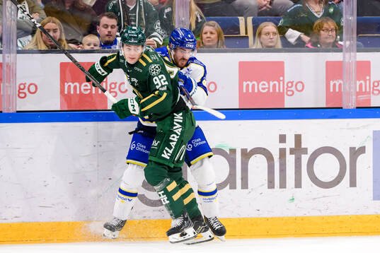 Färjestads Lucas Forsell och Leksands Matt Caito