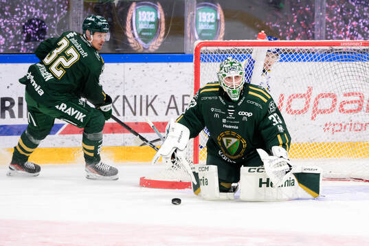 Färjestads Magnus Nygren och målvakt Maxime Lagacé