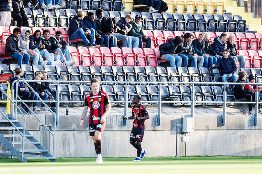 Östersunds Assiedou Yannick Armel Adjoumani jublar