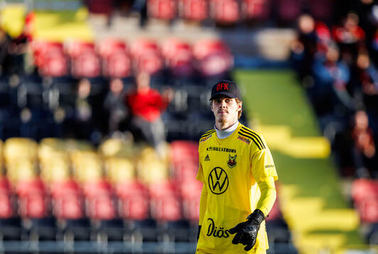 Östersunds målvakt Adam Benediktsson deppar