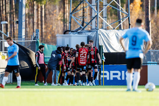 Östersunds Assiedou Yannick Armel Adjoumani jublar