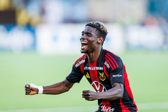Östersunds Assiedou Yannick Armel Adjoumani jublar