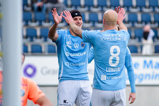 Gefles Jacob Hjelte och Anton Lundin jublar