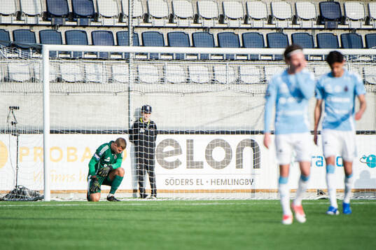 Gefles målvakt Mathias Nilsson deppar