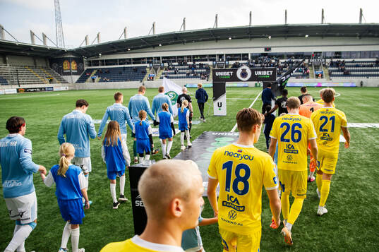 Gefles och IK Oddevolds spelare gör entré