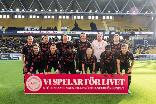 Häckens spelare ställer upp för en gruppbild