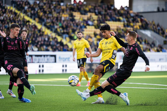Elfsborgs Ahmed Qasem och Häckens Julius Lindberg
