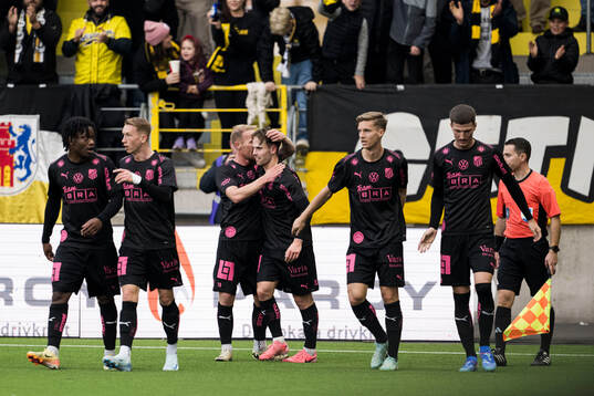 Häckens Lars Olden Larsen jublar