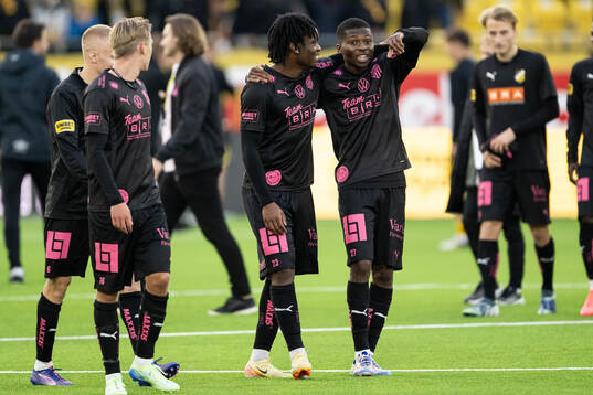 Häckens Jeremy Agbonifo och Akoua Romeo Amane jublar