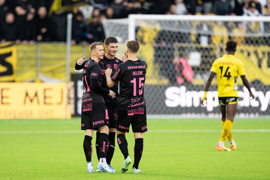 Häckens spelare jublar