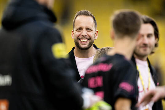 Häckens tränare Joop Oosterveld jublar