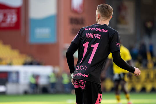 Häckens Julius Lindberg med namnet Martina på tröjan