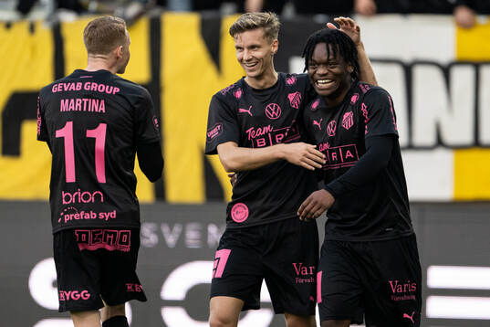 Häckens Samuel Leach Holm och Jeremy Agbonifo jublar