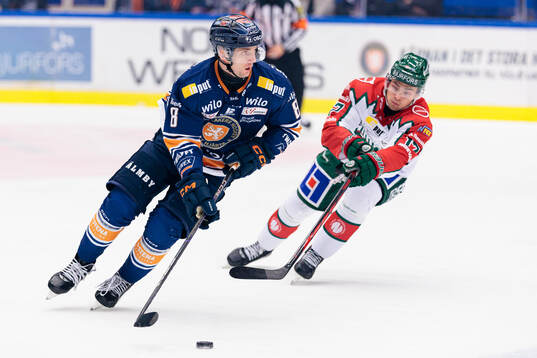 Växjös Zachary Giuttari och Frölundas Isac Born