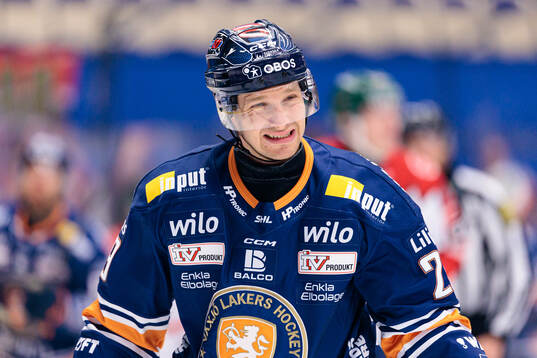 Växjös Sebastian Strandberg grinar illa