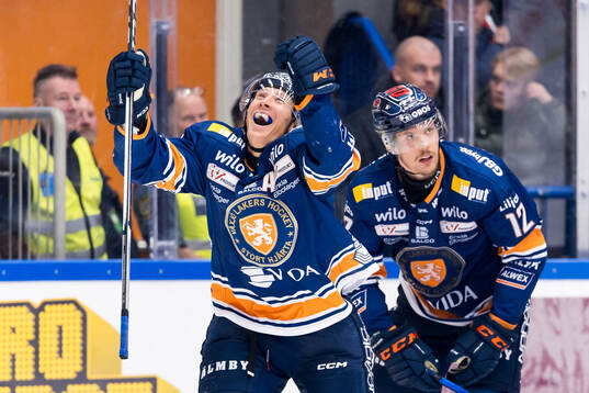 Växjös Emil Sylvegård jublar