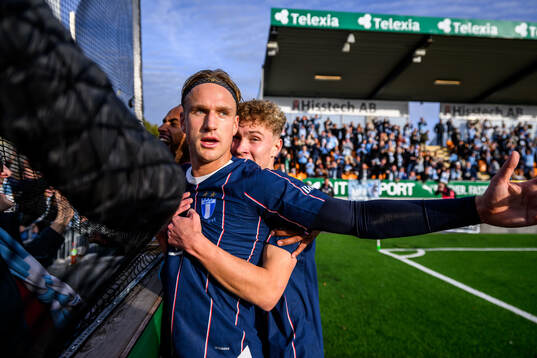 Malmö FFs Erik Botheim och Hugo Bolin jublar